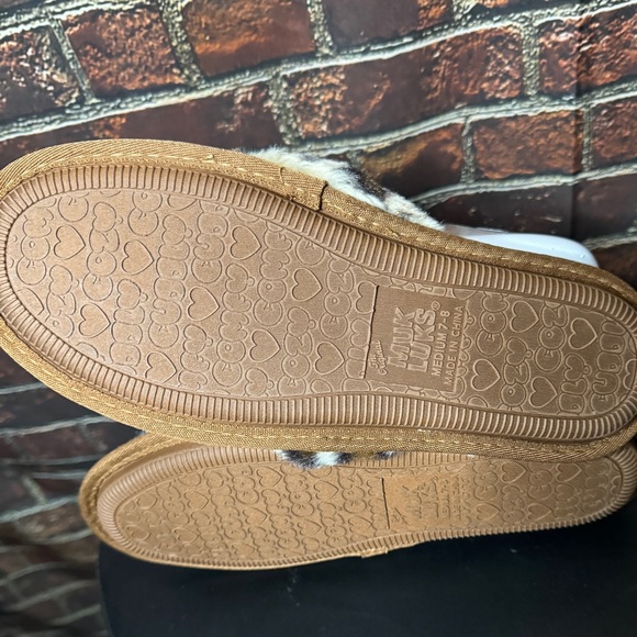 Muk Luks Fuzzy Leopard Thong Sanda - Picture 6 of 7